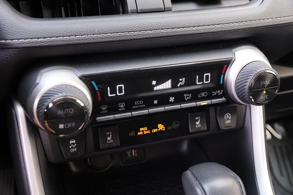 Toyota RAV4 Vehicle Full-screen Gallery Image 19