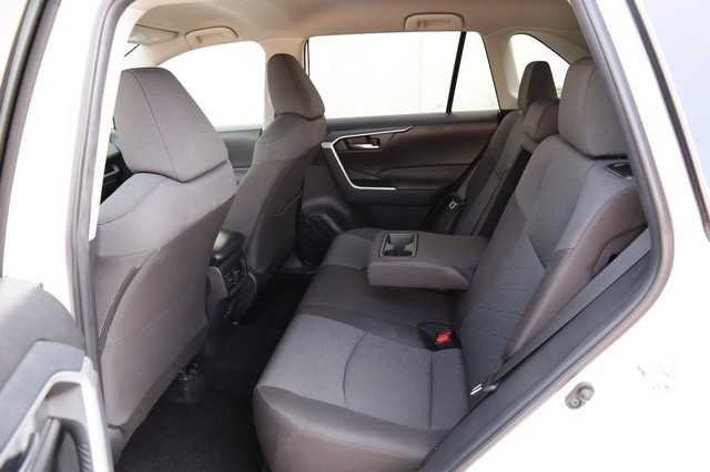 Toyota RAV4 Vehicle Image 09