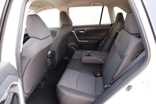 Toyota RAV4 Vehicle Image 10