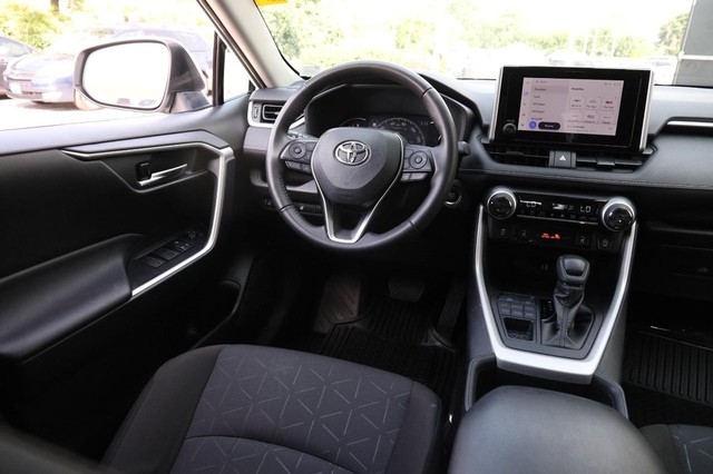 Toyota RAV4 Vehicle Image 23