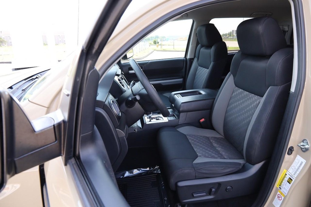 Toyota Tundra 2WD Vehicle Full-screen Gallery Image 8