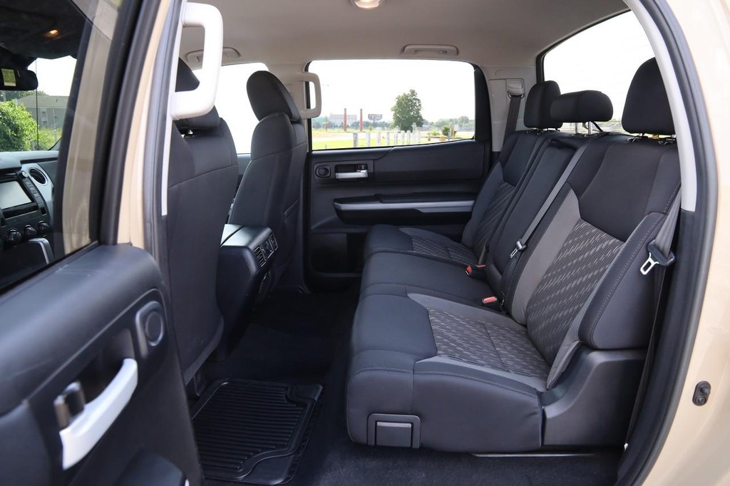 Toyota Tundra 2WD Vehicle Full-screen Gallery Image 9