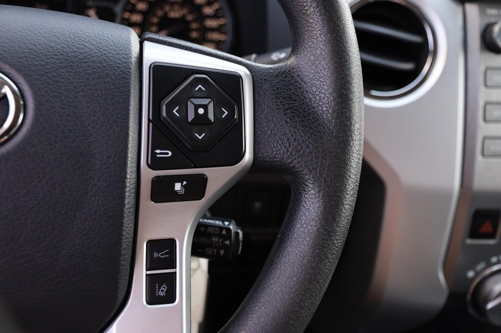 Toyota Tundra 2WD Vehicle Full-screen Gallery Image 12
