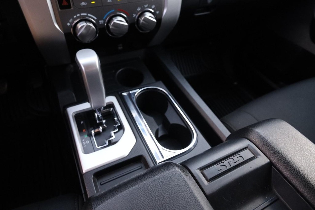 Toyota Tundra 2WD Vehicle Full-screen Gallery Image 19