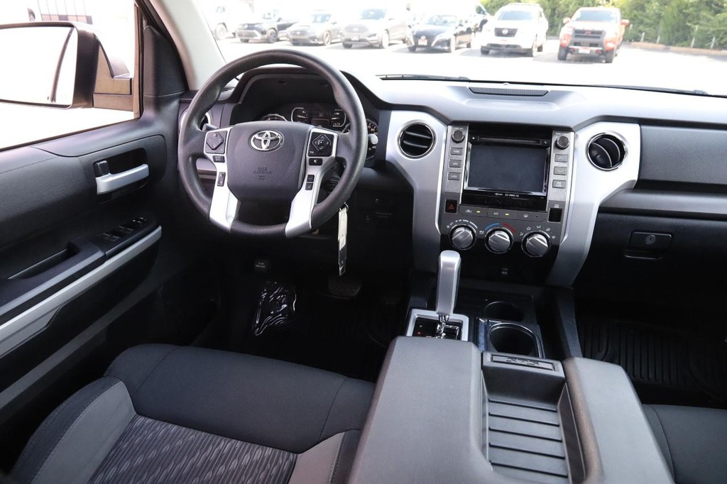 Toyota Tundra 2WD Vehicle Full-screen Gallery Image 22