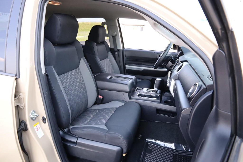 Toyota Tundra 2WD Vehicle Full-screen Gallery Image 26