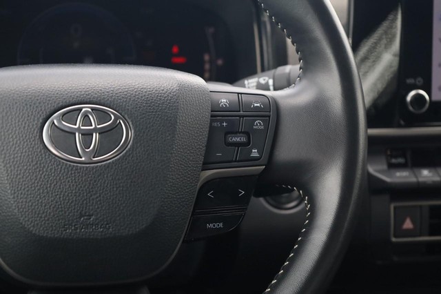 Toyota Camry Vehicle Image 09