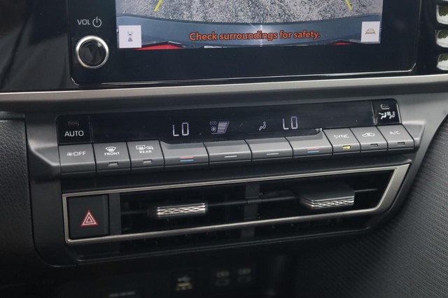 Toyota Camry Vehicle Image 16
