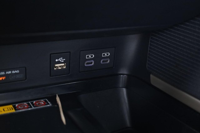 Toyota Camry Vehicle Image 17
