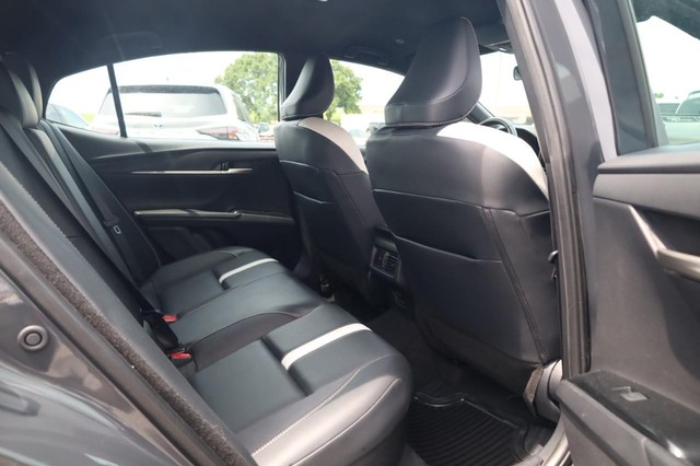 Toyota Camry Vehicle Image 22
