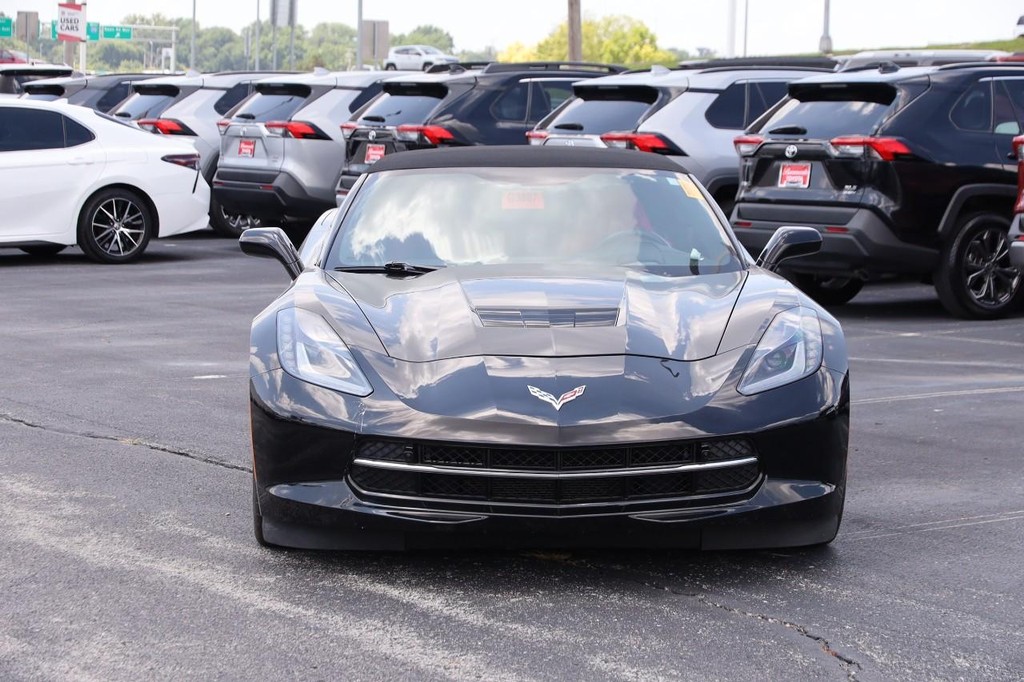 Chevrolet Corvette Vehicle Full-screen Gallery Image 4
