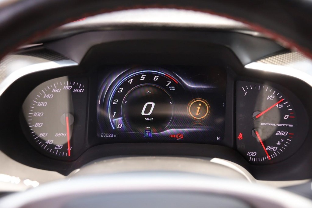Chevrolet Corvette Vehicle Full-screen Gallery Image 12