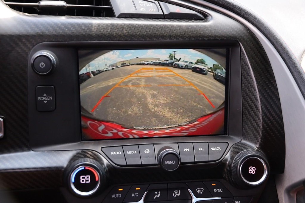 Chevrolet Corvette Vehicle Full-screen Gallery Image 16