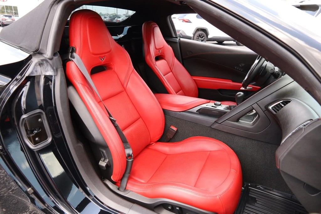 Chevrolet Corvette Vehicle Full-screen Gallery Image 23