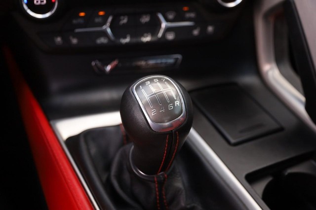 Chevrolet Corvette Vehicle Image 18