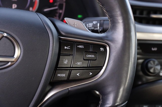 Lexus ES Vehicle Image 13