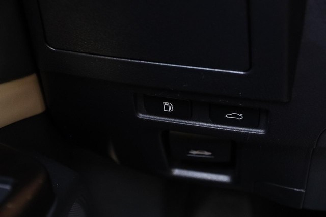 Lexus ES Vehicle Image 22