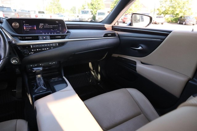 Lexus ES Vehicle Image 27