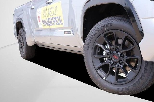 Toyota Tundra 4WD Vehicle Image 03