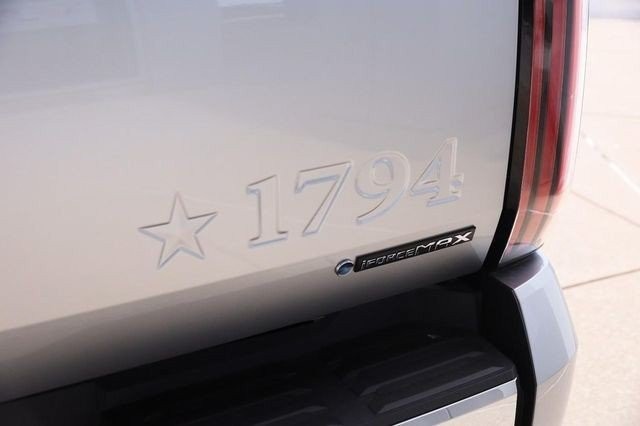 Toyota Tundra 4WD Vehicle Image 07