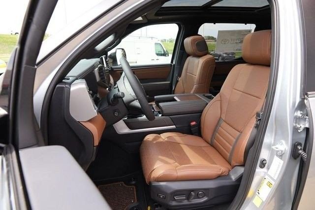 Toyota Tundra 4WD Vehicle Image 09