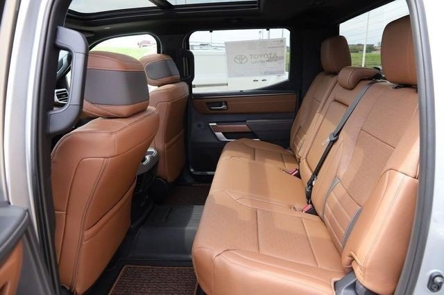Toyota Tundra 4WD Vehicle Image 10