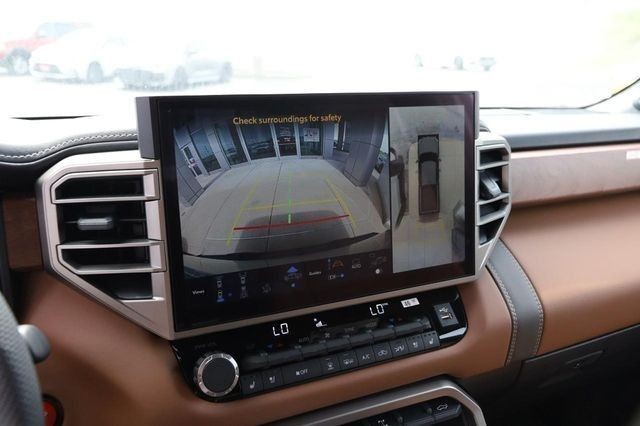 Toyota Tundra 4WD Vehicle Image 18