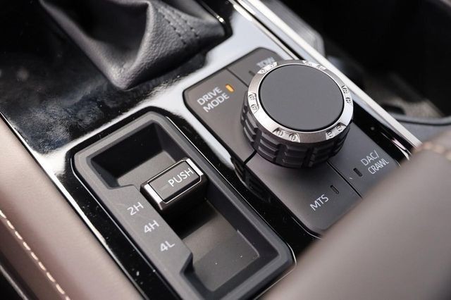 Toyota Tundra 4WD Vehicle Image 21