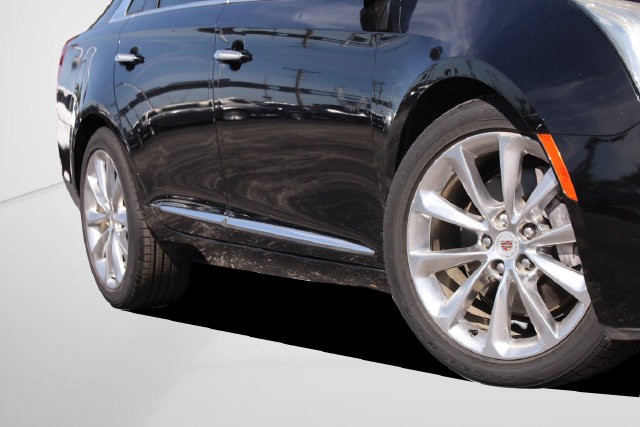 Cadillac XTS Vehicle Full-screen Gallery Image 03