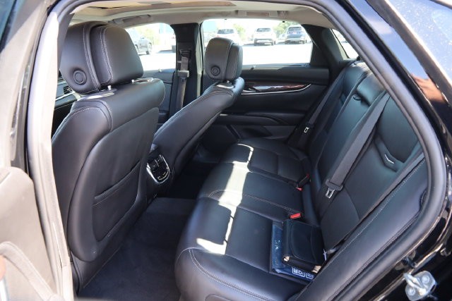 Cadillac XTS Vehicle Full-screen Gallery Image 10