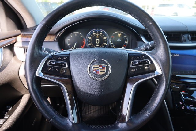 Cadillac XTS Vehicle Full-screen Gallery Image 11