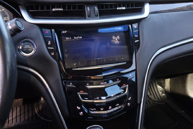 Cadillac XTS Vehicle Full-screen Gallery Image 16