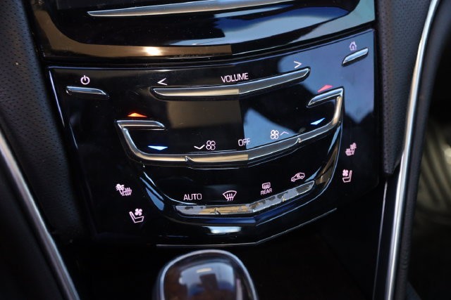 Cadillac XTS Vehicle Full-screen Gallery Image 19
