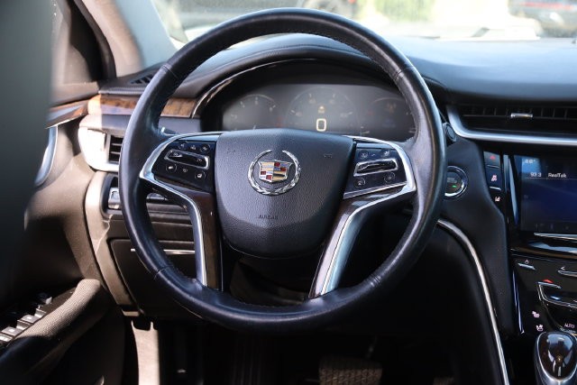 Cadillac XTS Vehicle Full-screen Gallery Image 24