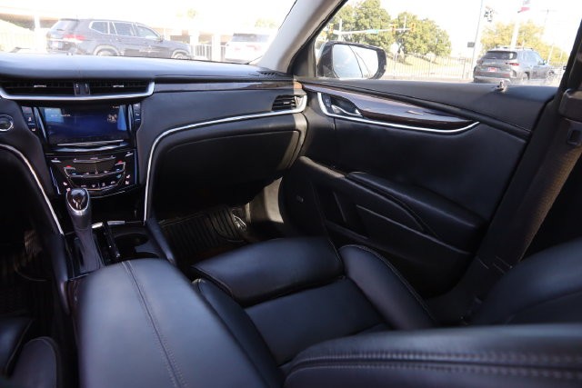 Cadillac XTS Vehicle Full-screen Gallery Image 26