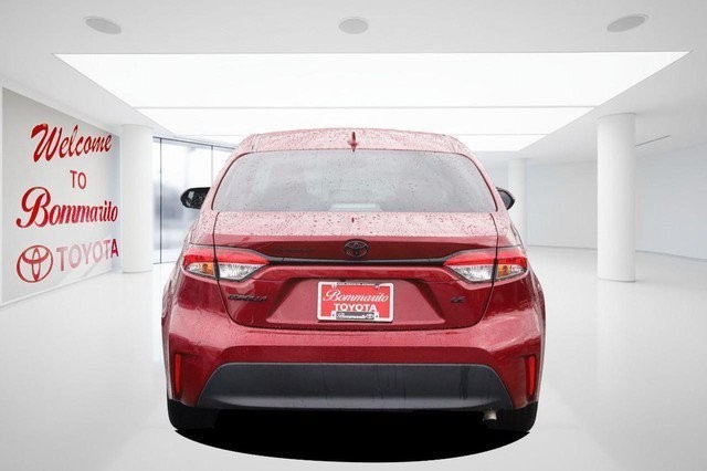 Toyota Corolla Vehicle Full-screen Gallery Image 6