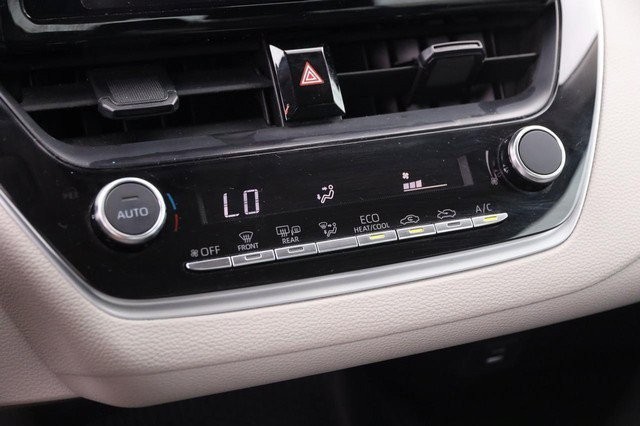 Toyota Corolla Vehicle Full-screen Gallery Image 18