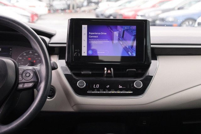 Toyota Corolla Vehicle Full-screen Gallery Image 23