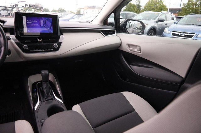 Toyota Corolla Vehicle Full-screen Gallery Image 24
