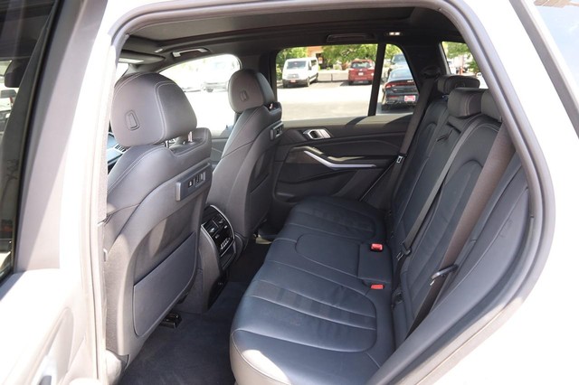BMW X5 Vehicle Image 11