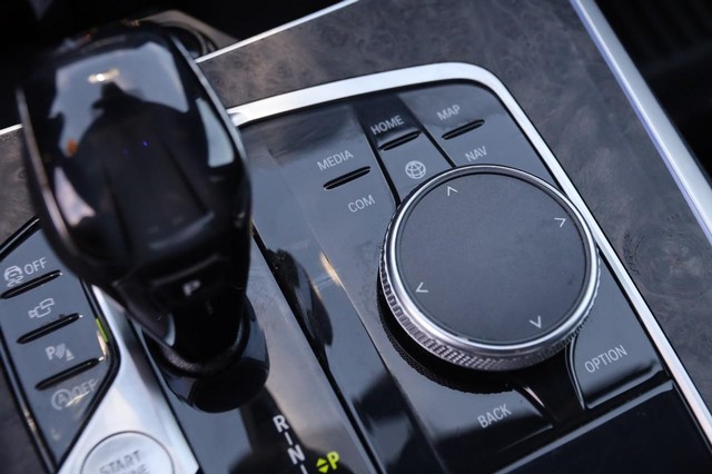 BMW X5 Vehicle Image 24