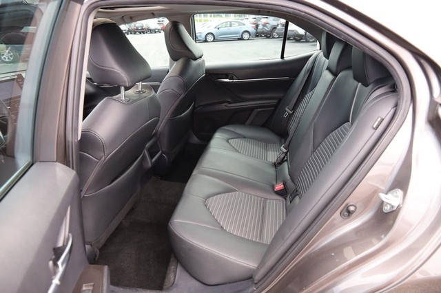 Toyota Camry Vehicle Image 11