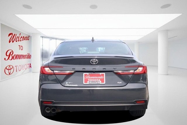 Toyota Camry Vehicle Full-screen Gallery Image 6