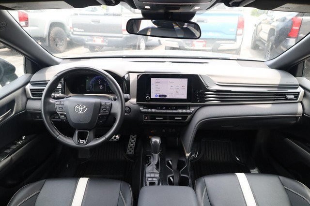 Toyota Camry Vehicle Full-screen Gallery Image 7