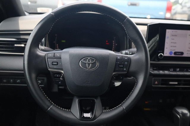 Toyota Camry Vehicle Full-screen Gallery Image 8