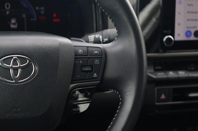 Toyota Camry Vehicle Full-screen Gallery Image 9