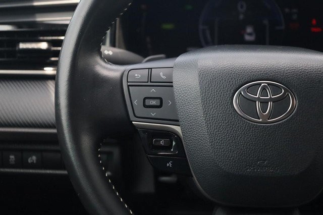 Toyota Camry Vehicle Full-screen Gallery Image 10