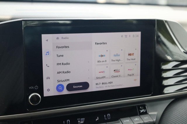 Toyota Camry Vehicle Full-screen Gallery Image 14