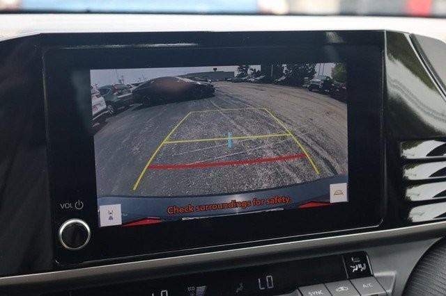 Toyota Camry Vehicle Full-screen Gallery Image 15