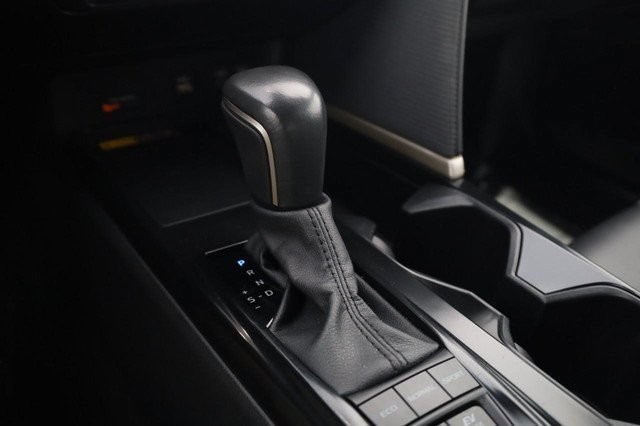 Toyota Camry Vehicle Full-screen Gallery Image 19